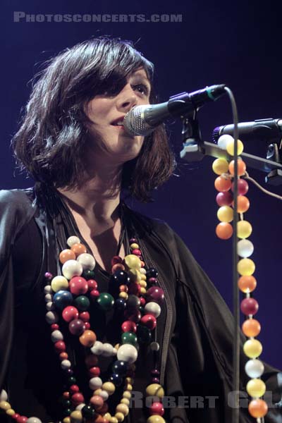 SARAH BLASKO - 2010-12-04 - PARIS - Cafe de la Danse - 